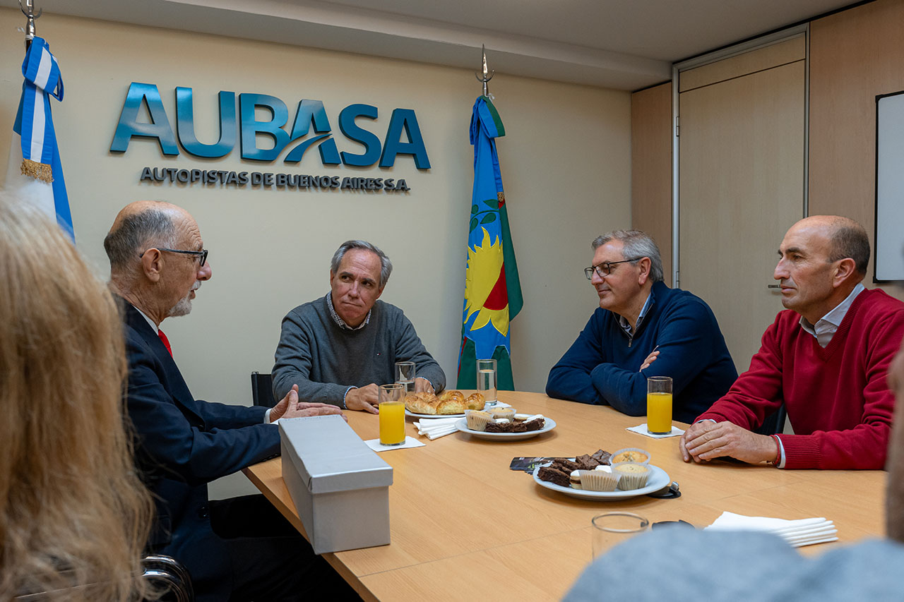 Seguridad vial y prevención, ejes del encuentro con Ernesto Arriaga