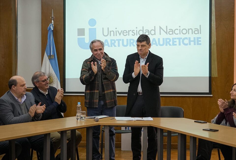 Convenio entre AUBASA y la Universidad Jauretche para la creación de un campus deportivo