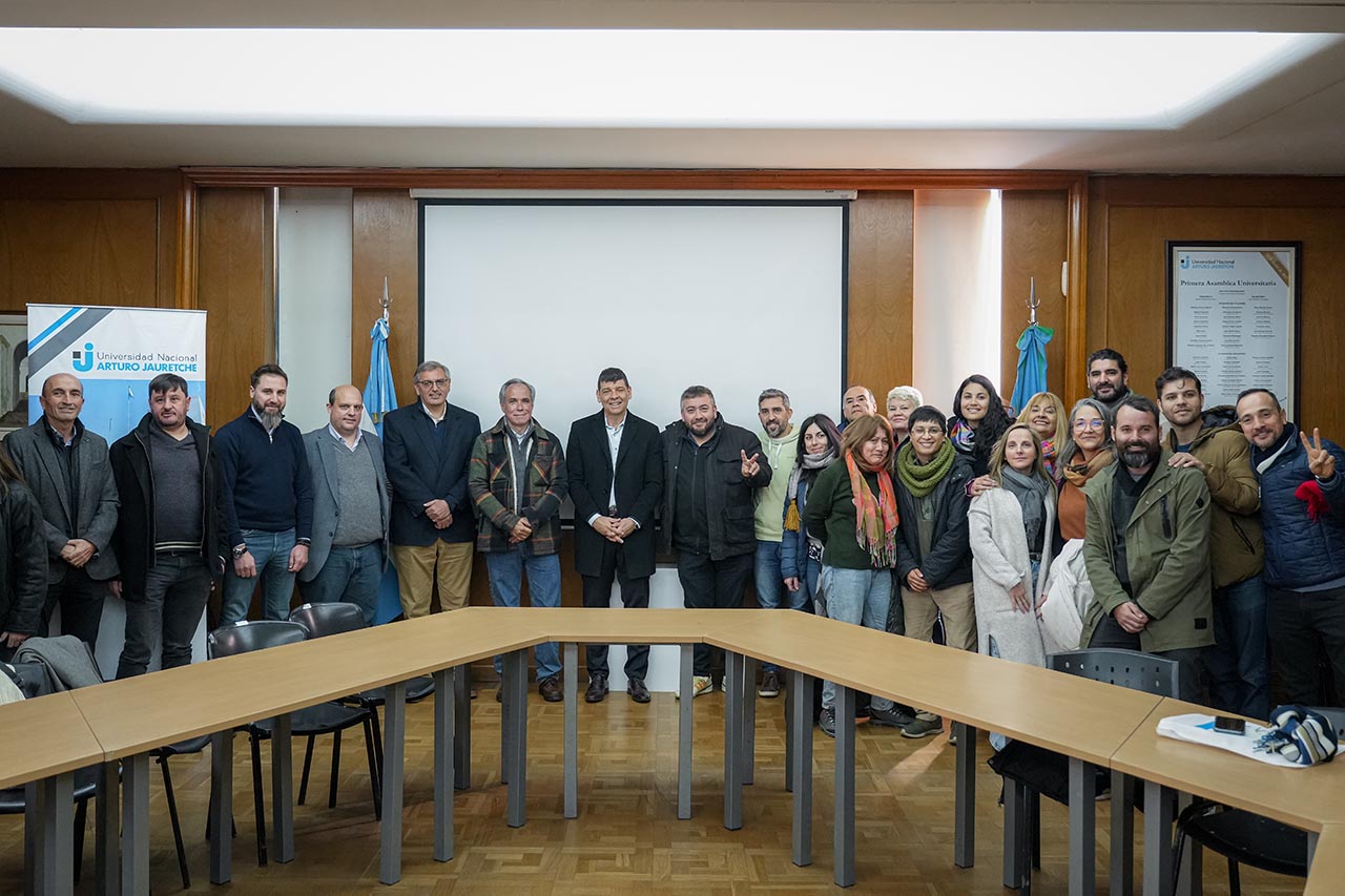 Convenio entre AUBASA y la Universidad Jauretche para la creación de un campus deportivo