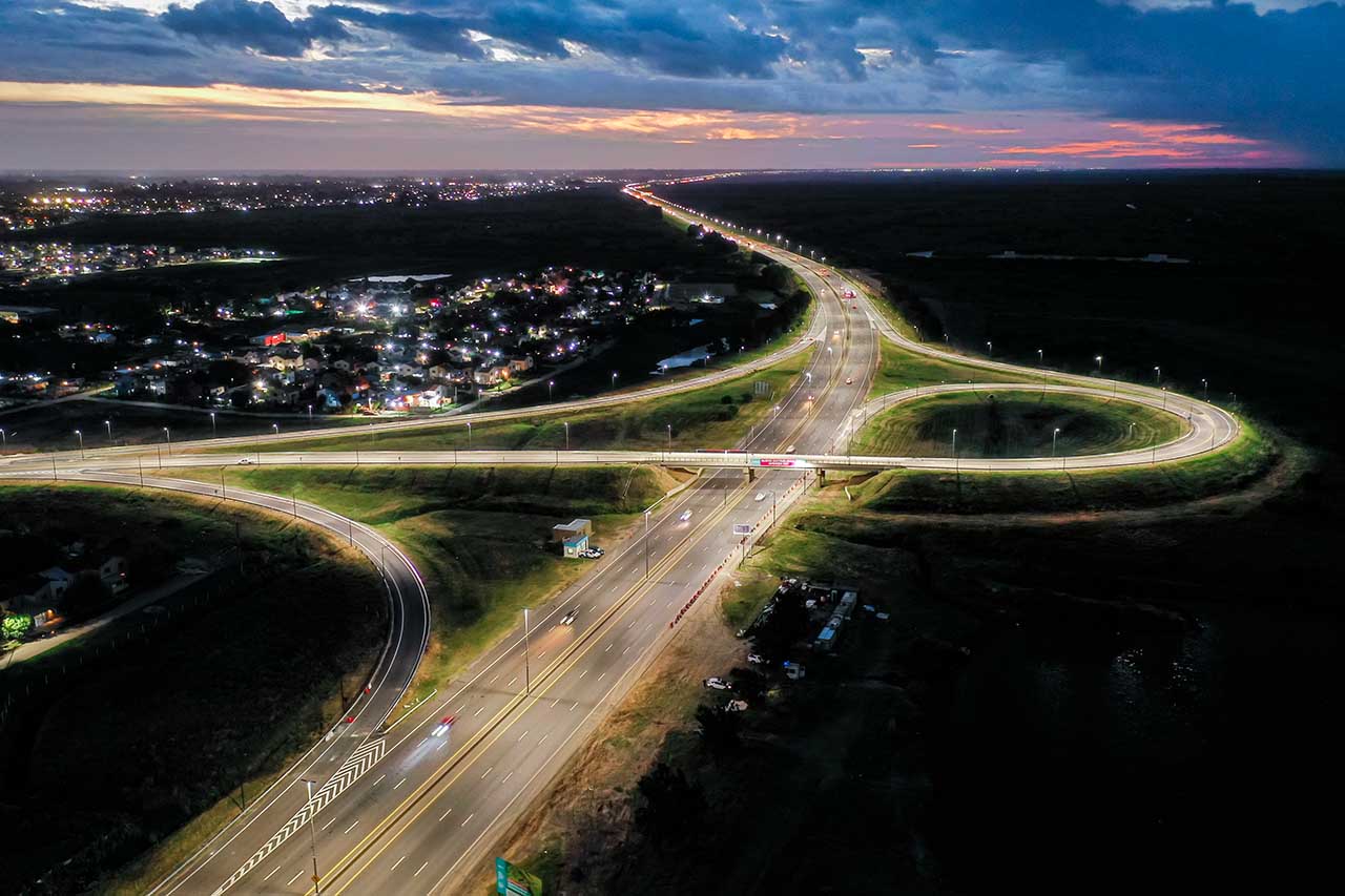 AUBASA INAUGURÓ UNA OBRA VIAL CLAVE PARA LA CAPITAL DE LA PROVINCIA - BAJADA AVENIDA 520