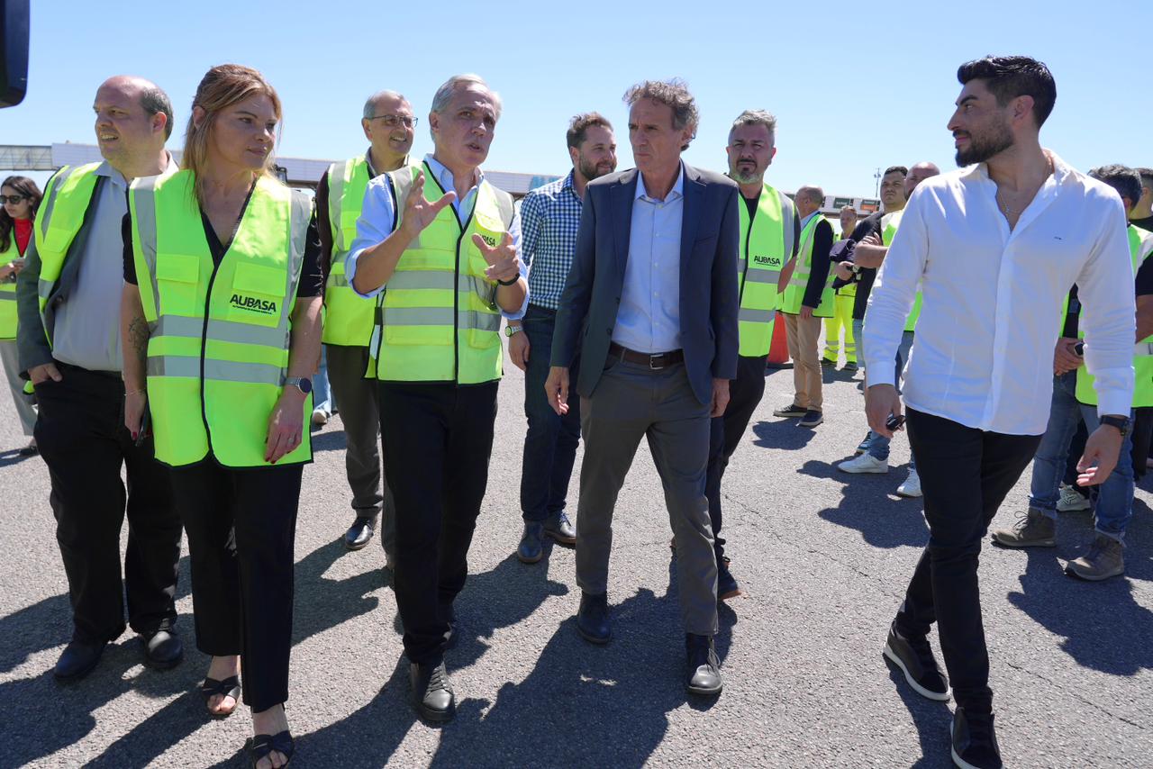 AUBASA presentó 26 nuevos móviles para mantenimiento y asistencia vial (3)
